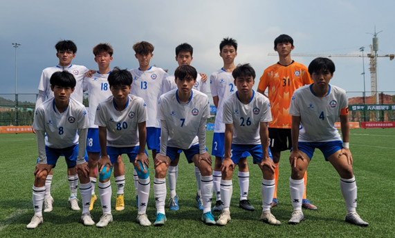 本土足球联赛战事激烈，球队斗志昂扬