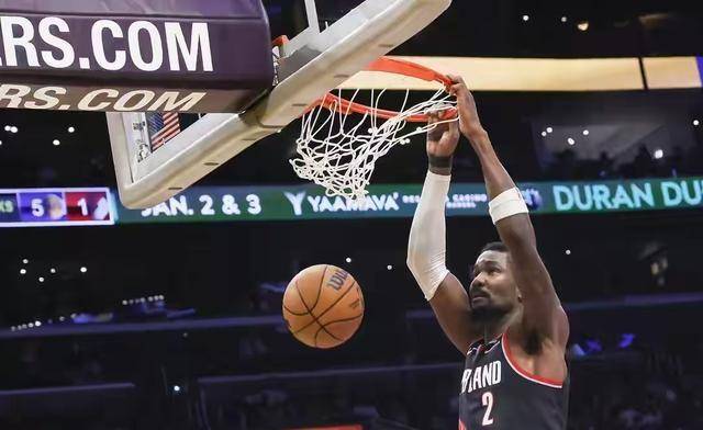 湖人击败火箭，西蒙斯全面