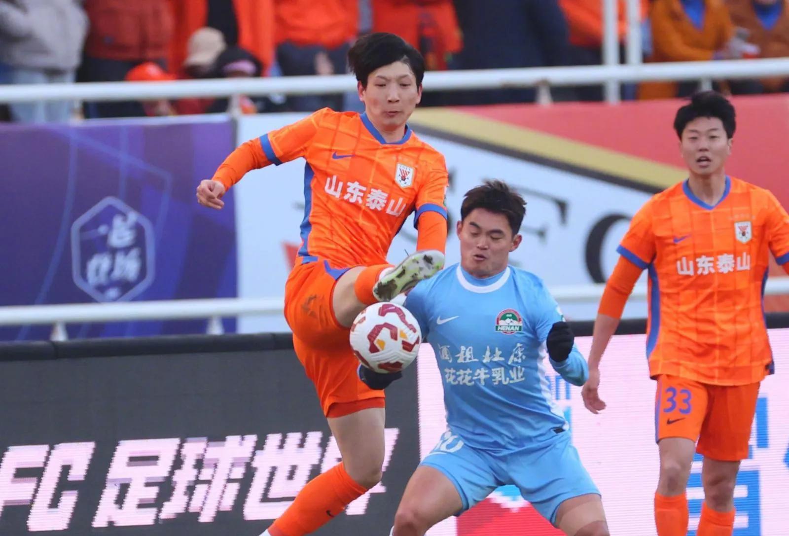 克罗托内球员因违纪遭处罚，俱乐部态度坚决的简单介绍