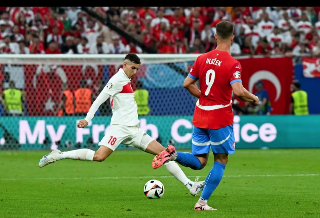 包含波兰逆转瑞士，提前锁定出线资格的词条