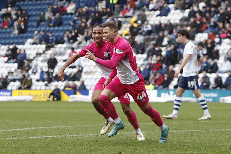 广州富力客场抢分，建业不敌输球