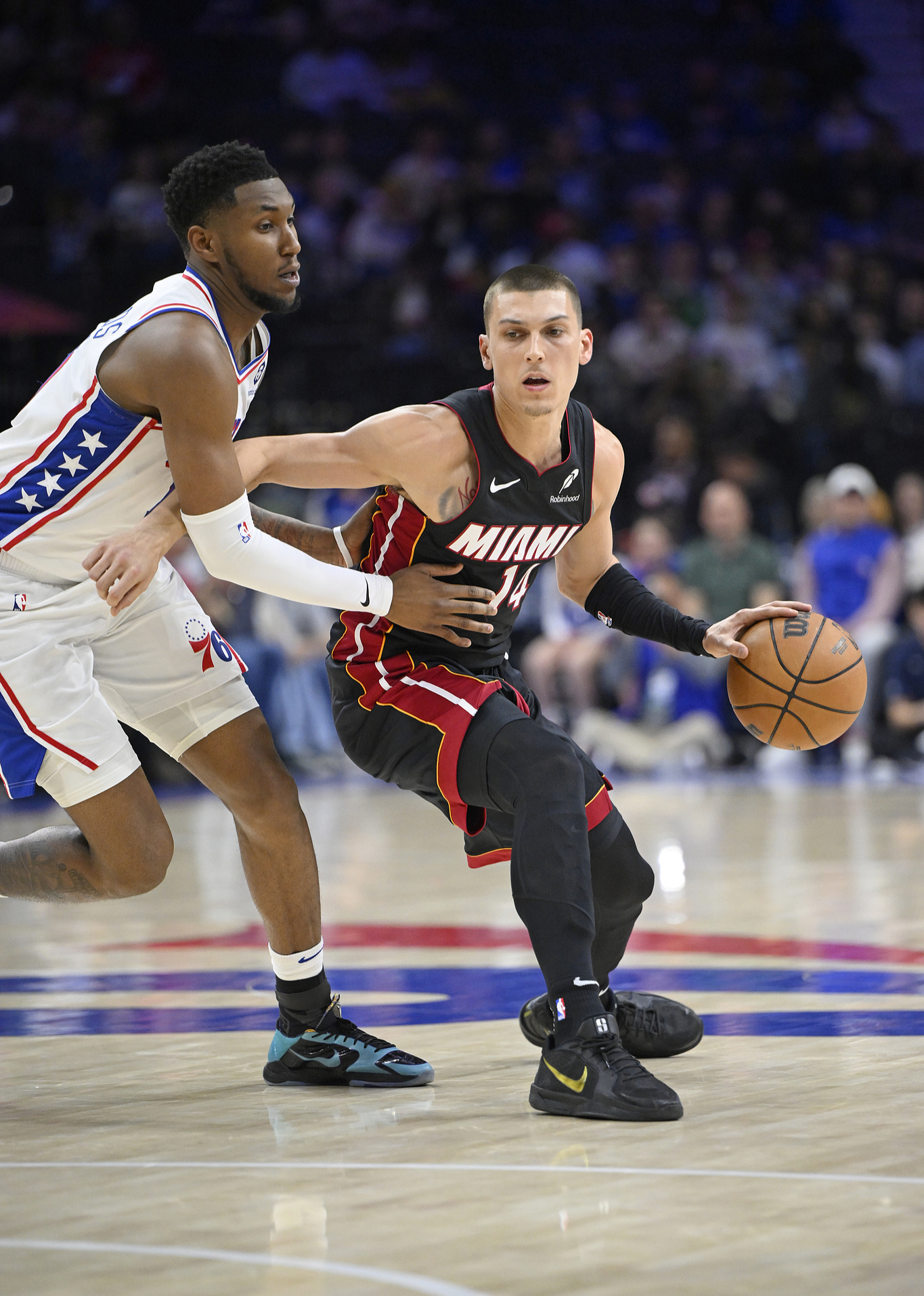 76人鏖战魔术，哈里斯制霸全场