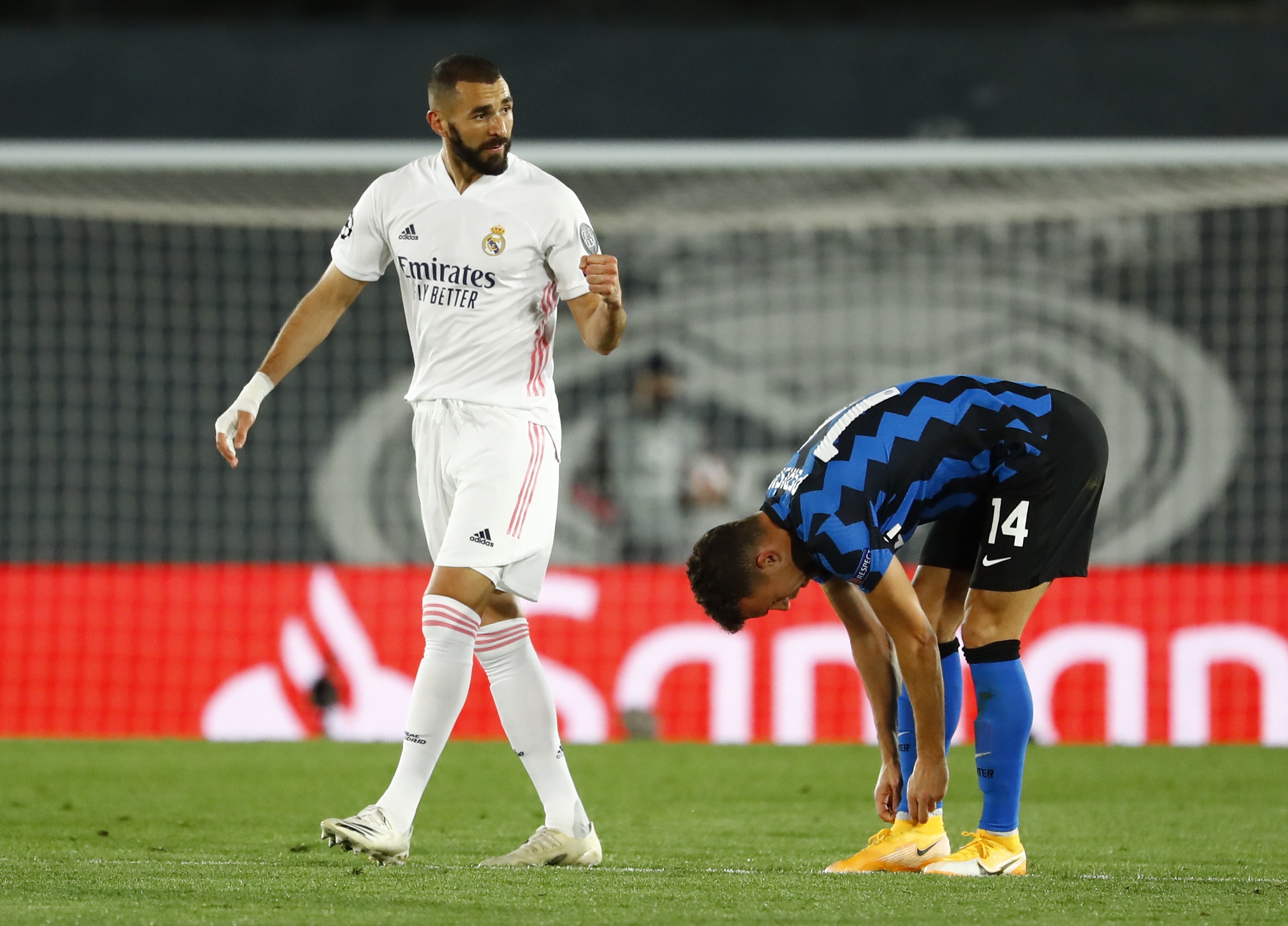 本泽马梅开二度，皇马主场轻松取胜