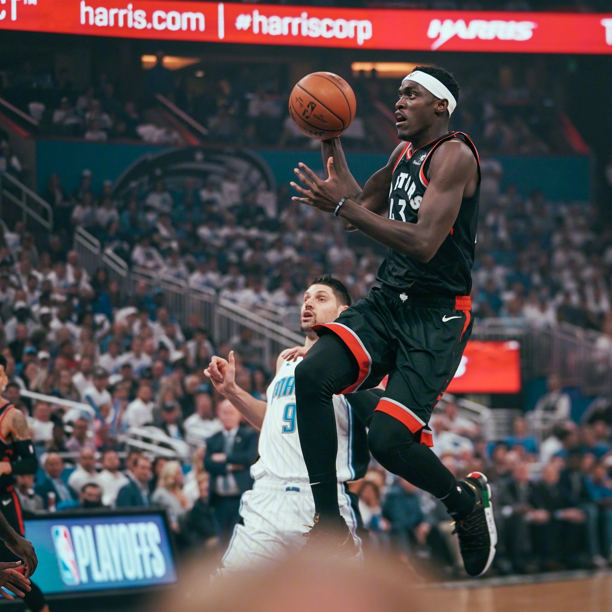 猛龙击败魔术，西亚卡姆得分高效