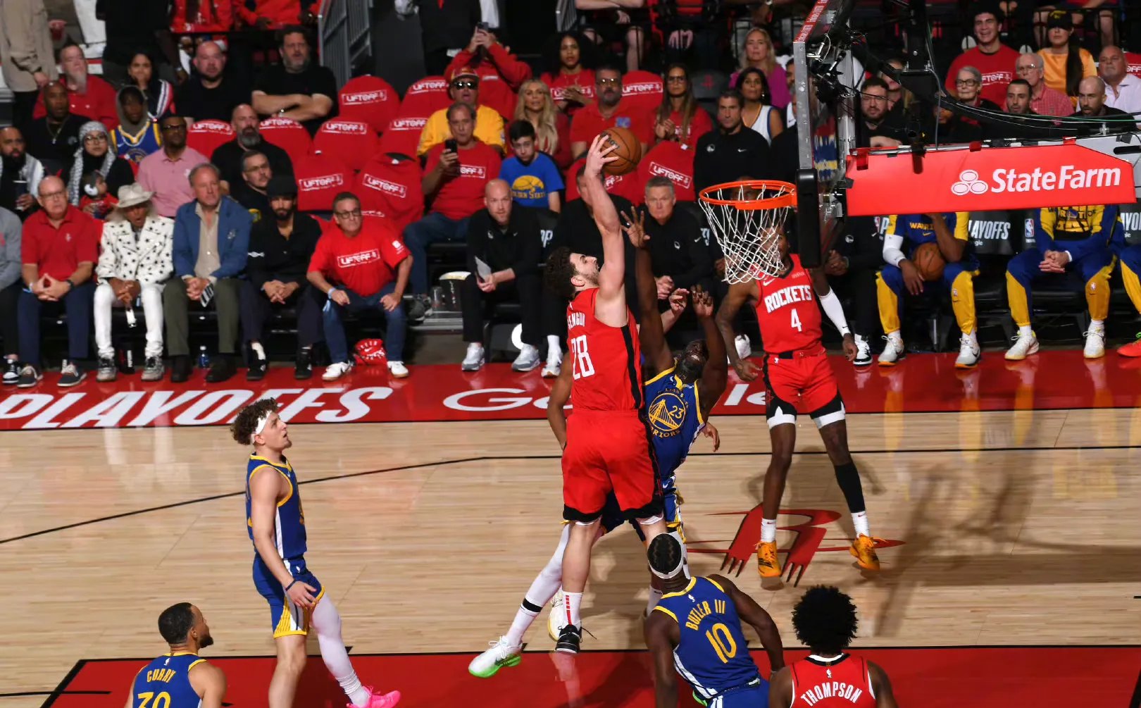 勇士主场惊险击败篮网