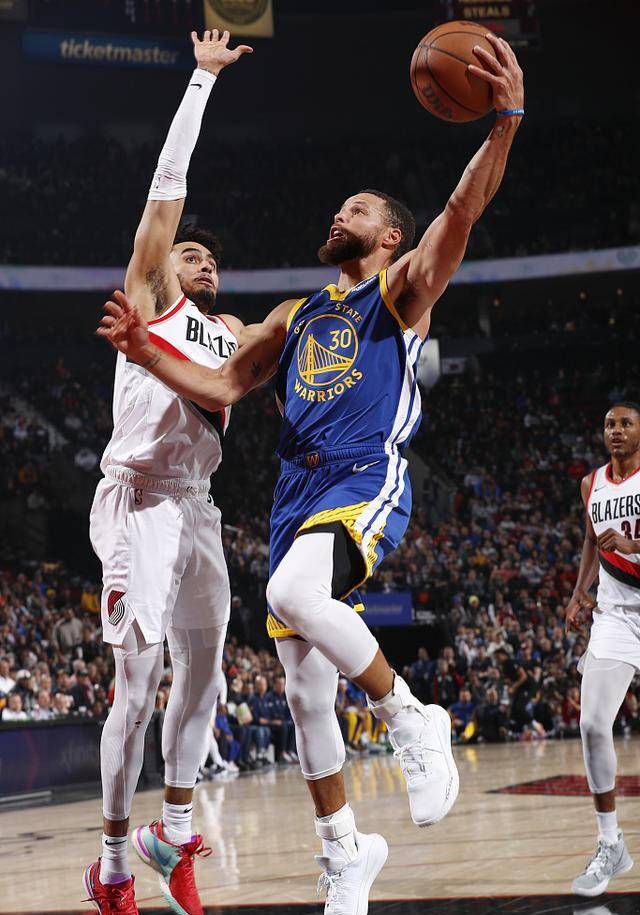 勇士轻取开拓者，库里砍下35分。的简单介绍