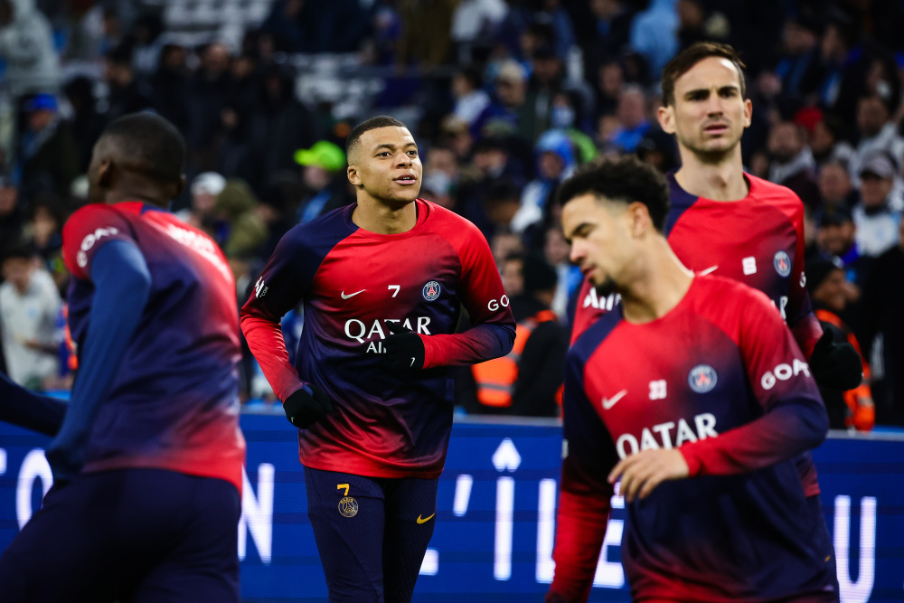 阿根廷足球巨星梅西正式加盟法甲巴黎圣日耳曼